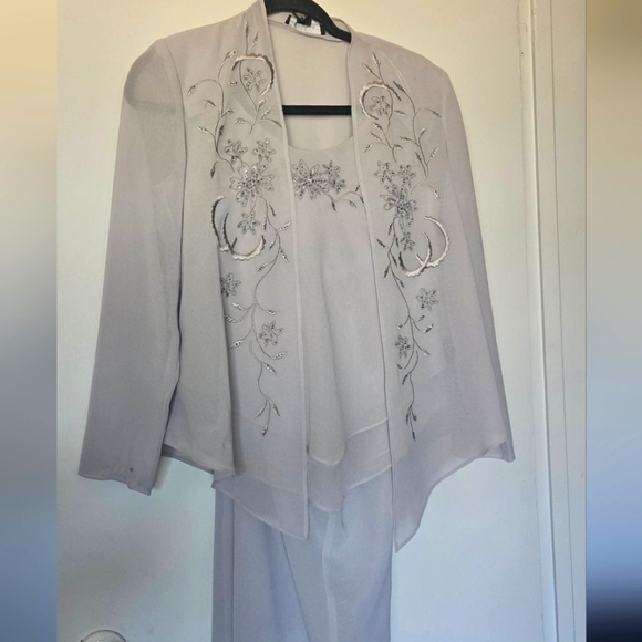 R&M Richards Elegant Gray Attire - Picture 2 of 5